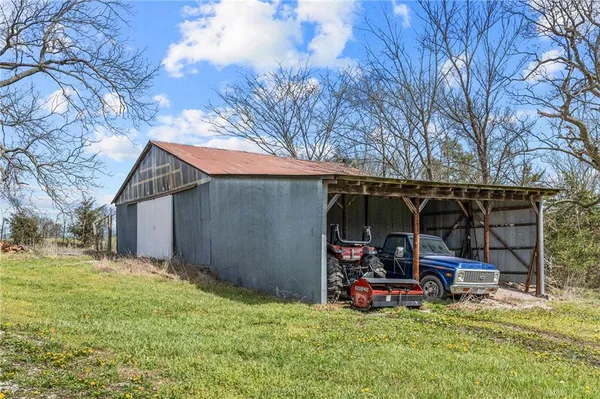 $670,000 | 471 County Road, Centerview, MO 64019