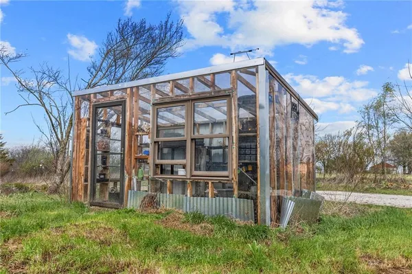 $670,000 | 471 County Road, Centerview, MO 64019