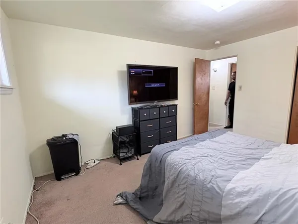 $179,900 | 562 Firethorne Drive, Monroeville, PA 15146