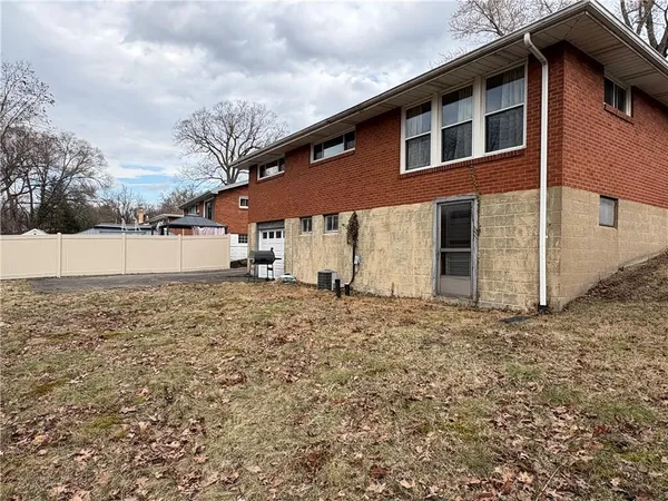 $179,900 | 562 Firethorne Drive, Monroeville, PA 15146