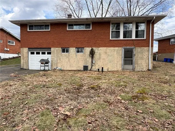 $179,900 | 562 Firethorne Drive, Monroeville, PA 15146