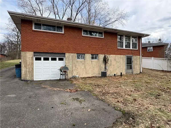 $179,900 | 562 Firethorne Drive, Monroeville, PA 15146