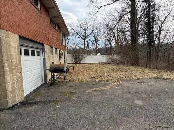 $179,900 | 562 Firethorne Drive, Monroeville, PA 15146