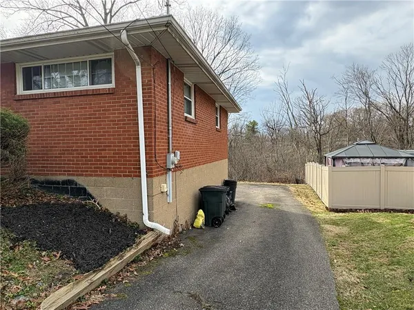 $179,900 | 562 Firethorne Drive, Monroeville, PA 15146