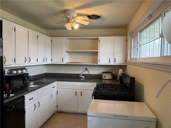 $179,900 | 562 Firethorne Drive, Monroeville, PA 15146