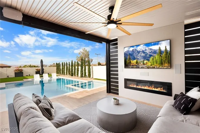 $1,325,000 | 2460 Chateau Napoleon Drive, Henderson, NV 89044