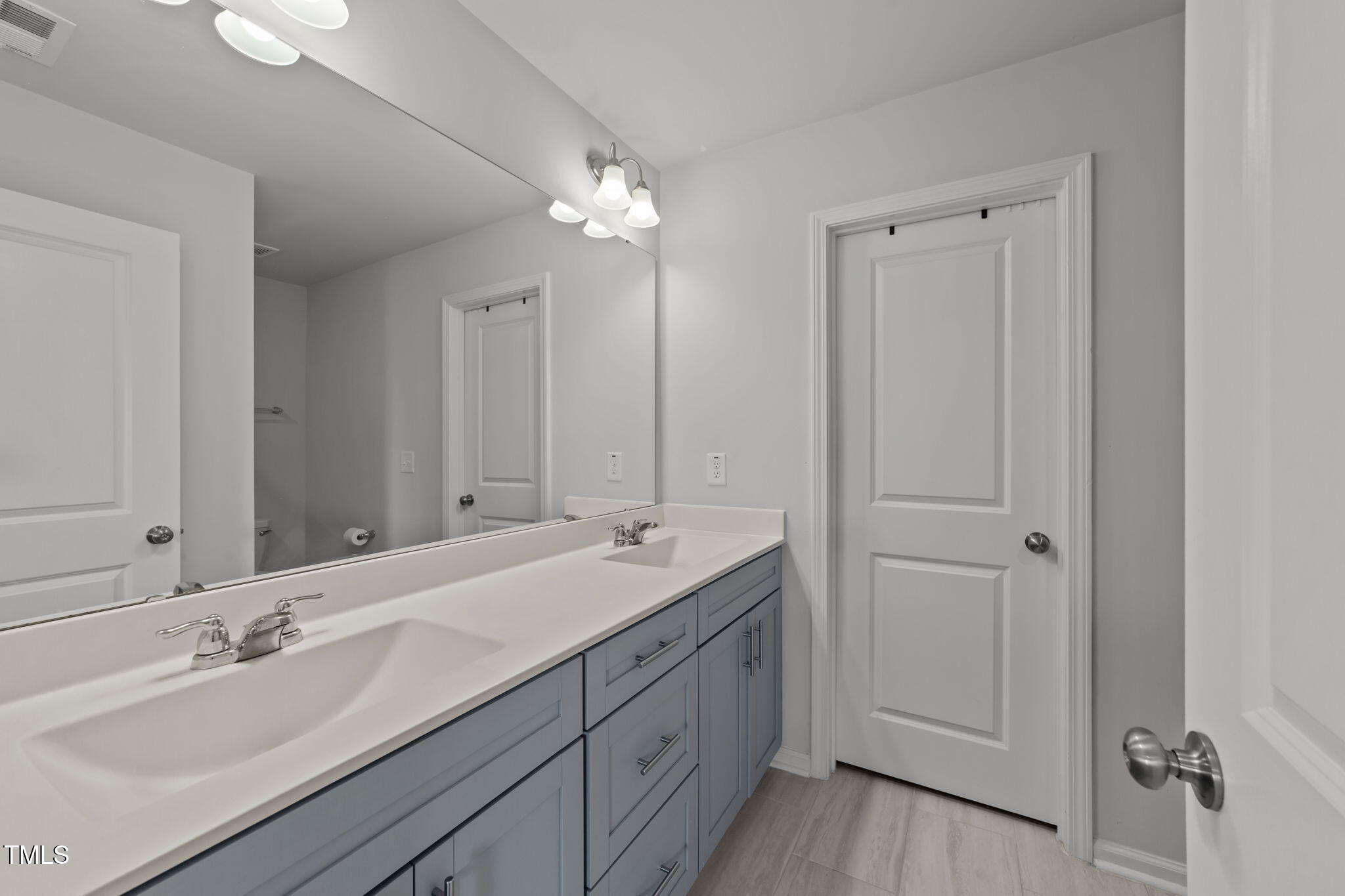 5217 Invention Way Raleigh, NC 27616 - Photo 18 of 30 39-web-or-mls-VB4A2087