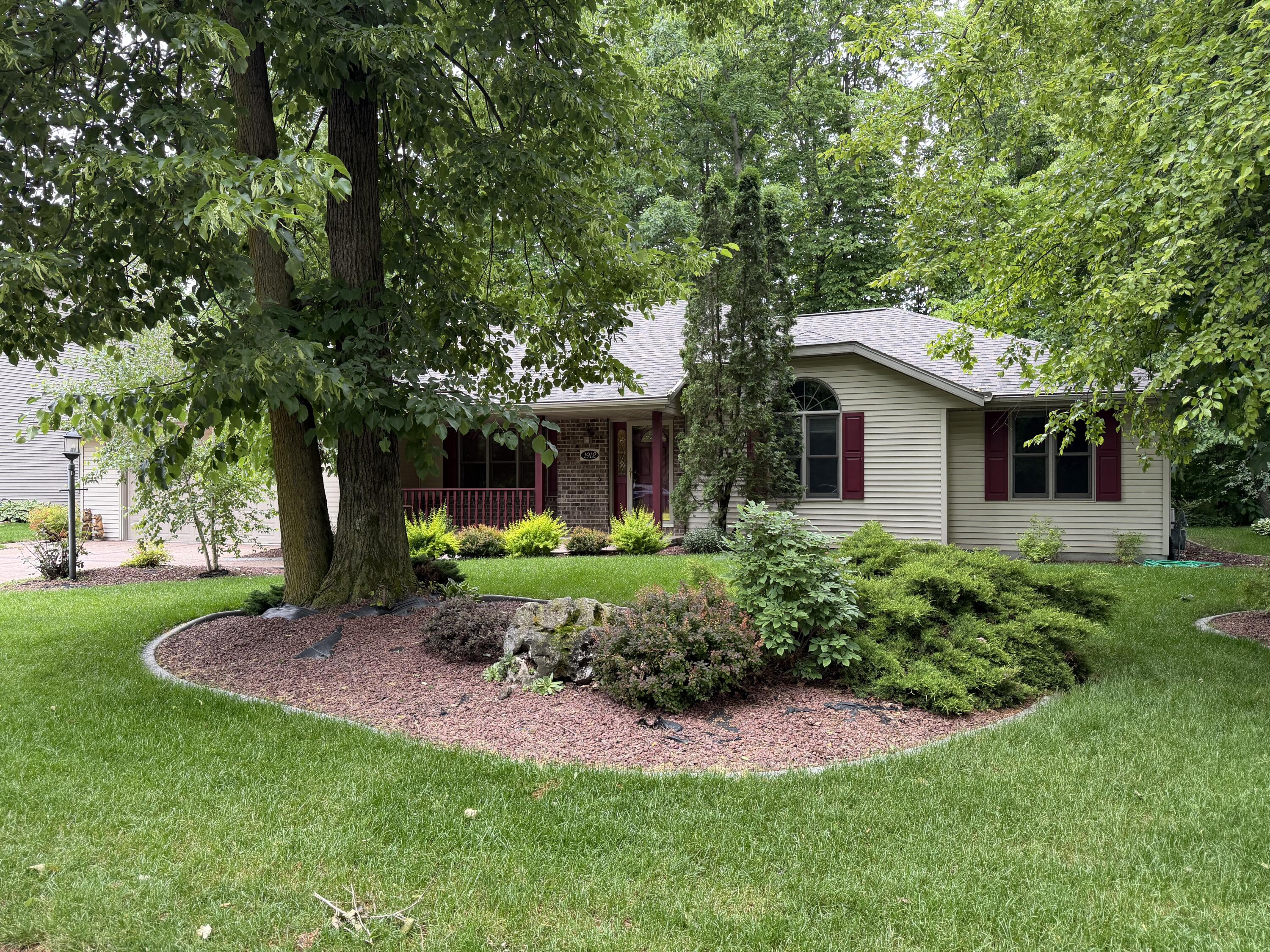 1912 Mapletree Road Howards Grove, WI 53083 - Photo 1 of 13 IMG_2643