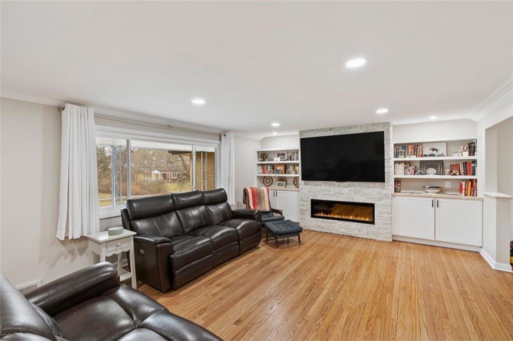 426 Thompsonville Road McMurray, PA 15317 - Photo 4 of 24 Wow! looking for a light, bright and sunny 23' x 15' living room? Look no further! You have found it. Beautiful hardwood flooring, built-in bookcases, recessed lighting and electric fireplace!