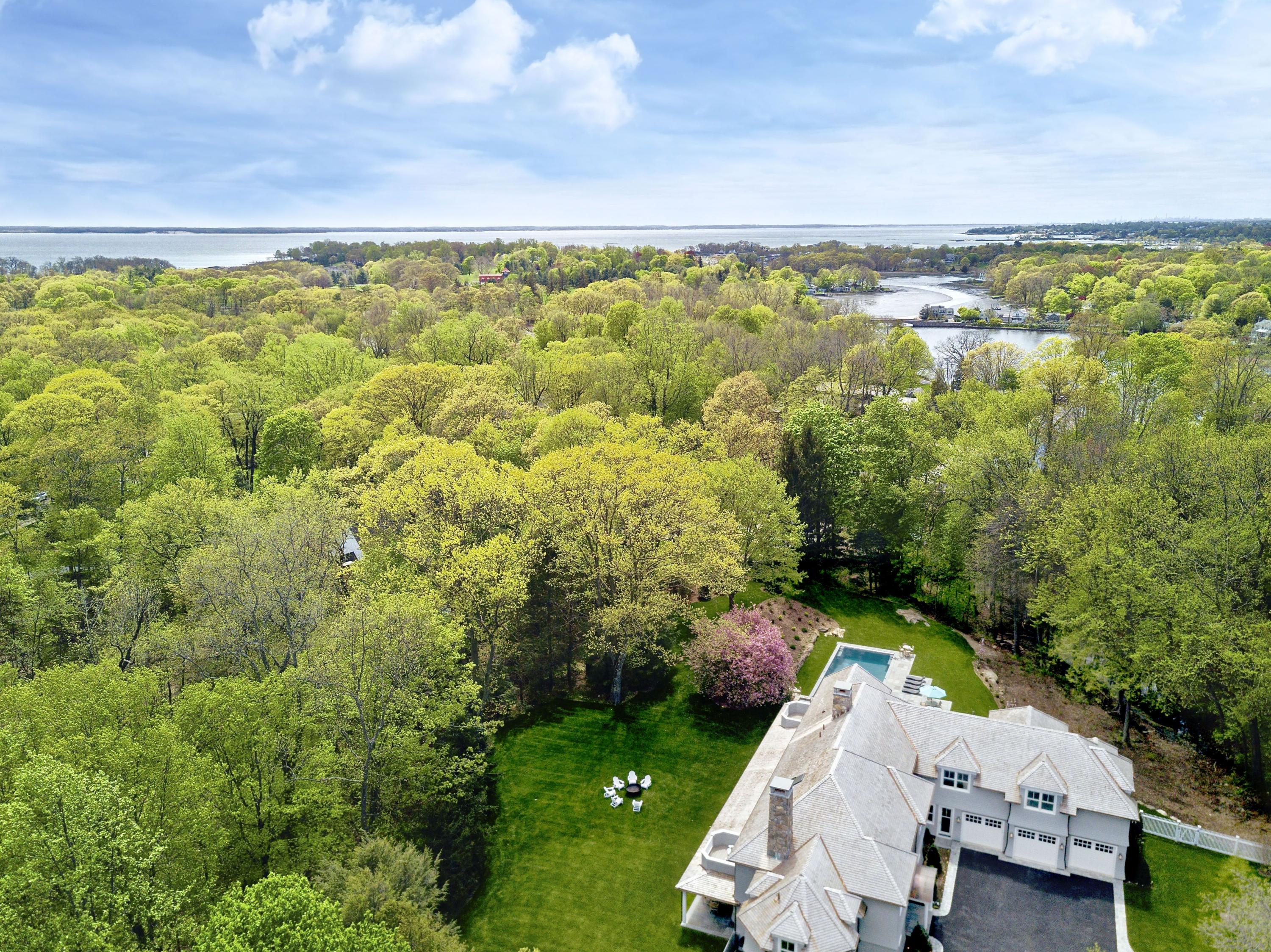 11 Sunswyck Road Darien, CT 06820 - Photo 2 of 25 a view of a city