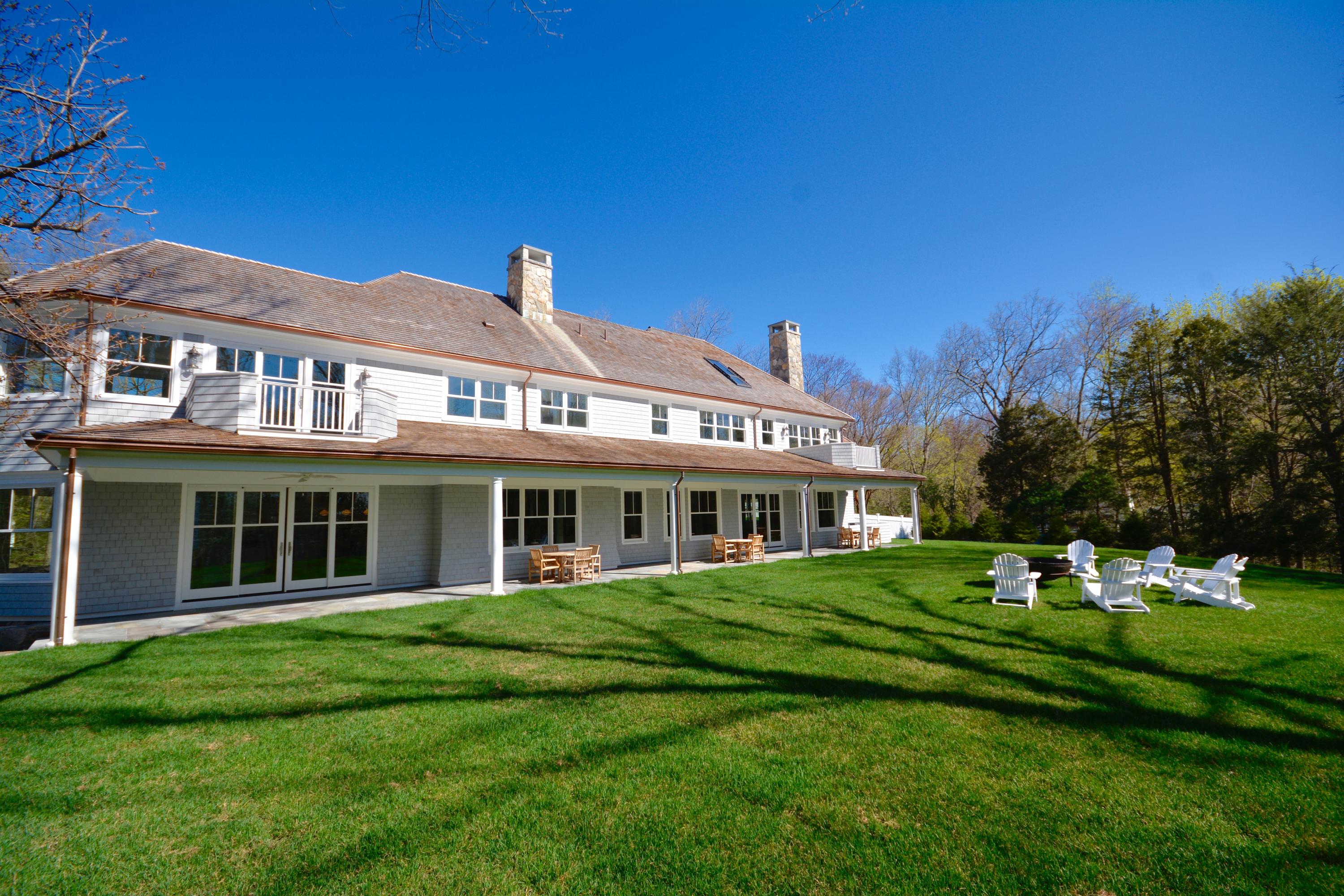 11 Sunswyck Road Darien, CT 06820 - Photo 24 of 25 a front view of a house with a garden