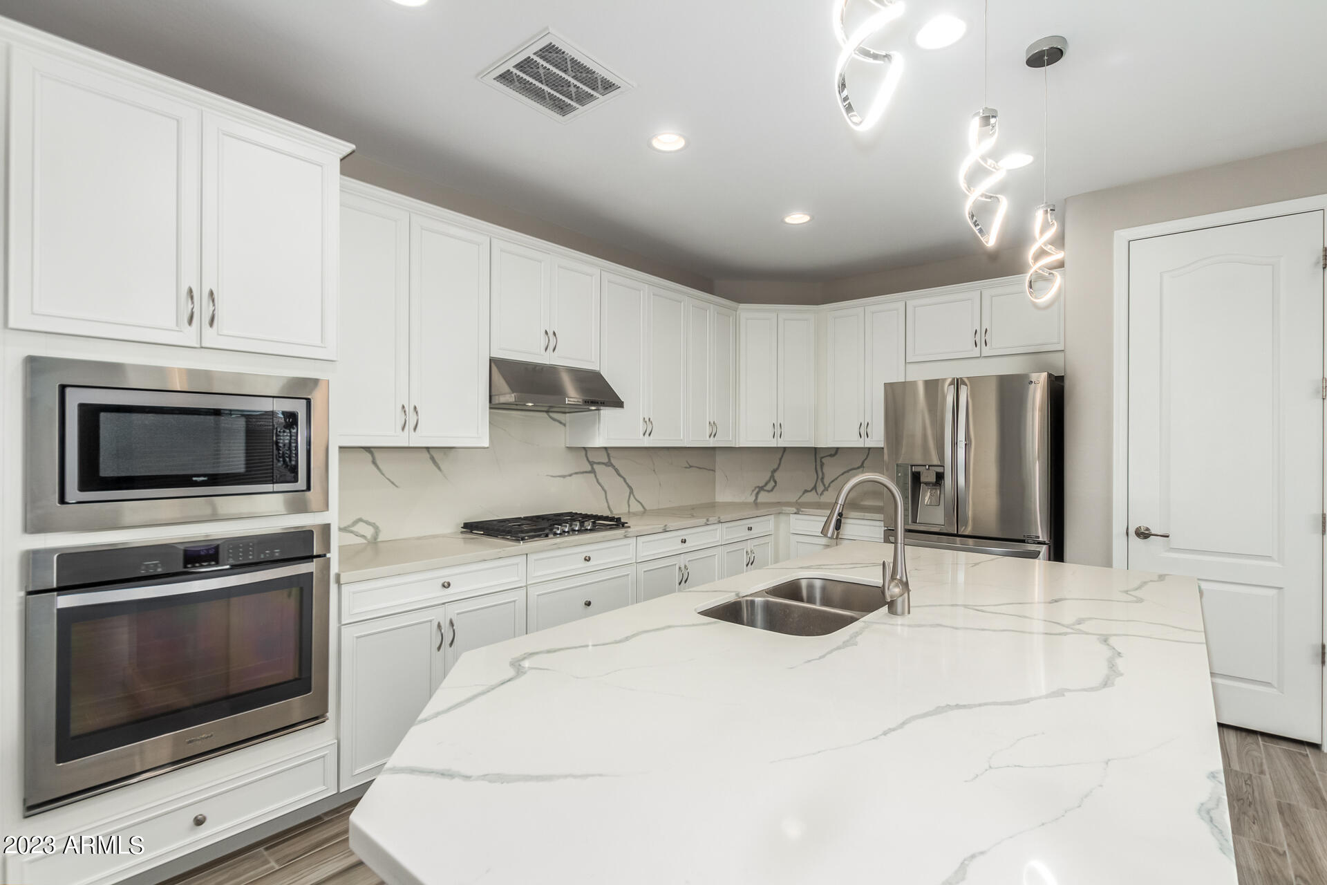 2810 East Fraktur Road Phoenix, AZ 85040 - Photo 2 of 37 0017-17 - Fraktur 2810