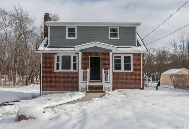 $399,990 | 134 Old Quaker Lane, Hyde Park, NY 12538