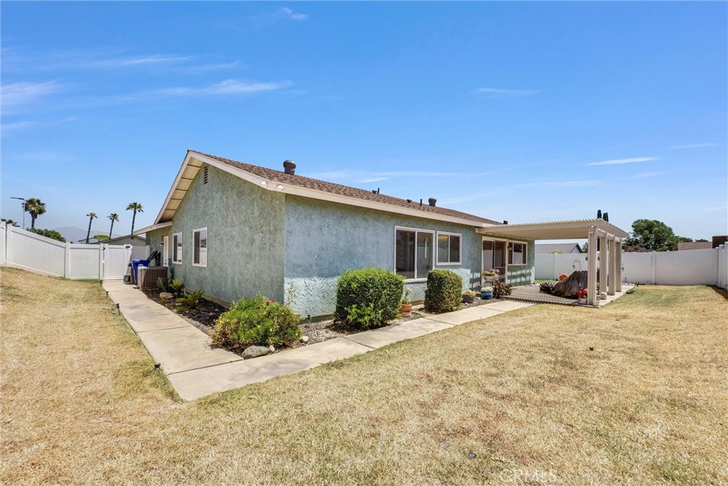 896 North Arrowhead Avenue Rialto, CA 92376 - Photo 30 of 31