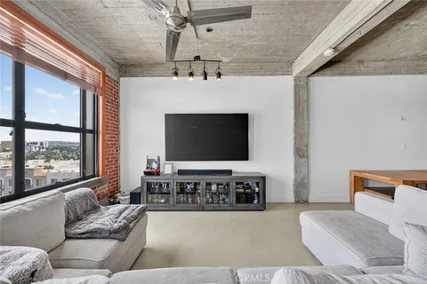 $649,900 | 100 West 5th Street, Unit 7E, Long Beach, CA 90802