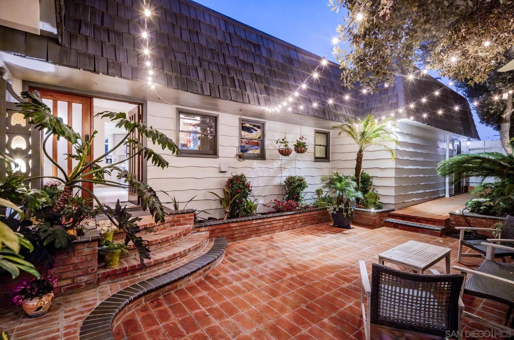 1036 Neptune Avenue Encinitas, CA 92024 - Photo 5 of 34 a view of an entryway of house