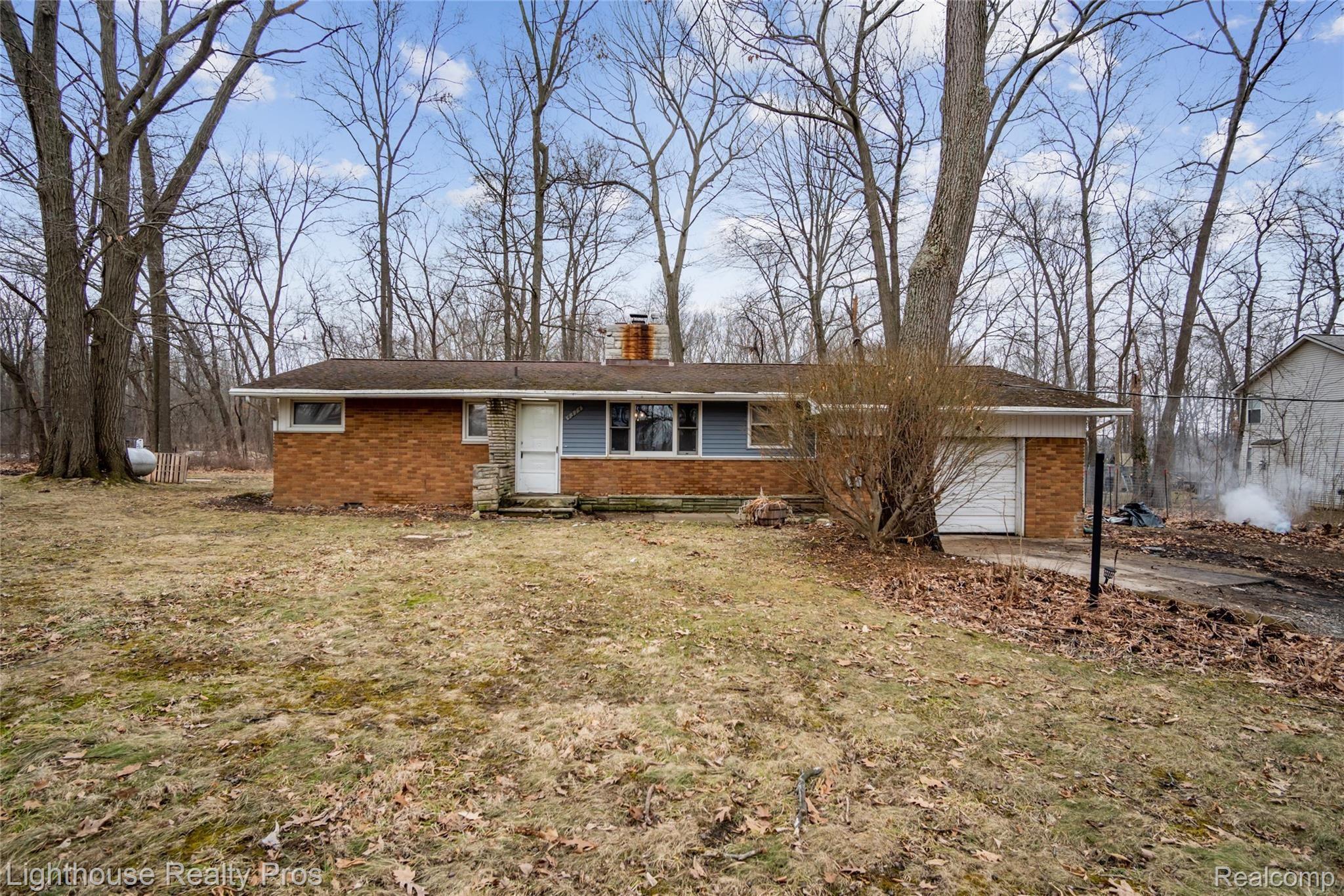 4374 Faussett Road Howell, MI 48855 - Photo 1 of 25 1.jpg