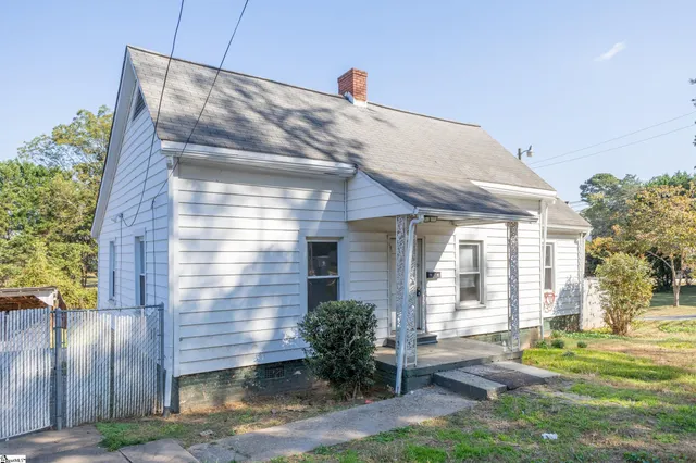 $95,000 | 106 Williams Street, Laurens, SC 29360