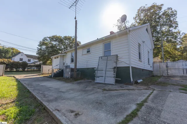 $95,000 | 106 Williams Street, Laurens, SC 29360