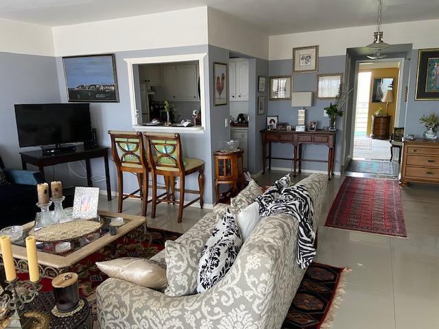 373 Brighton I Boca Raton, FL 33434 - Photo 1 of 15 LIVING ROOM