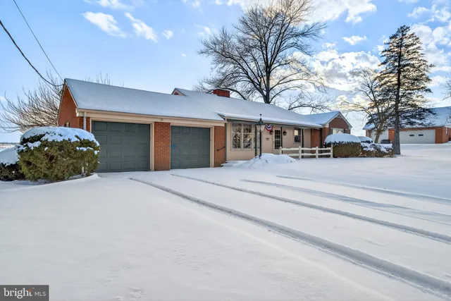 $310,000 | 922 Penn Grant Road, Lancaster, PA 17602