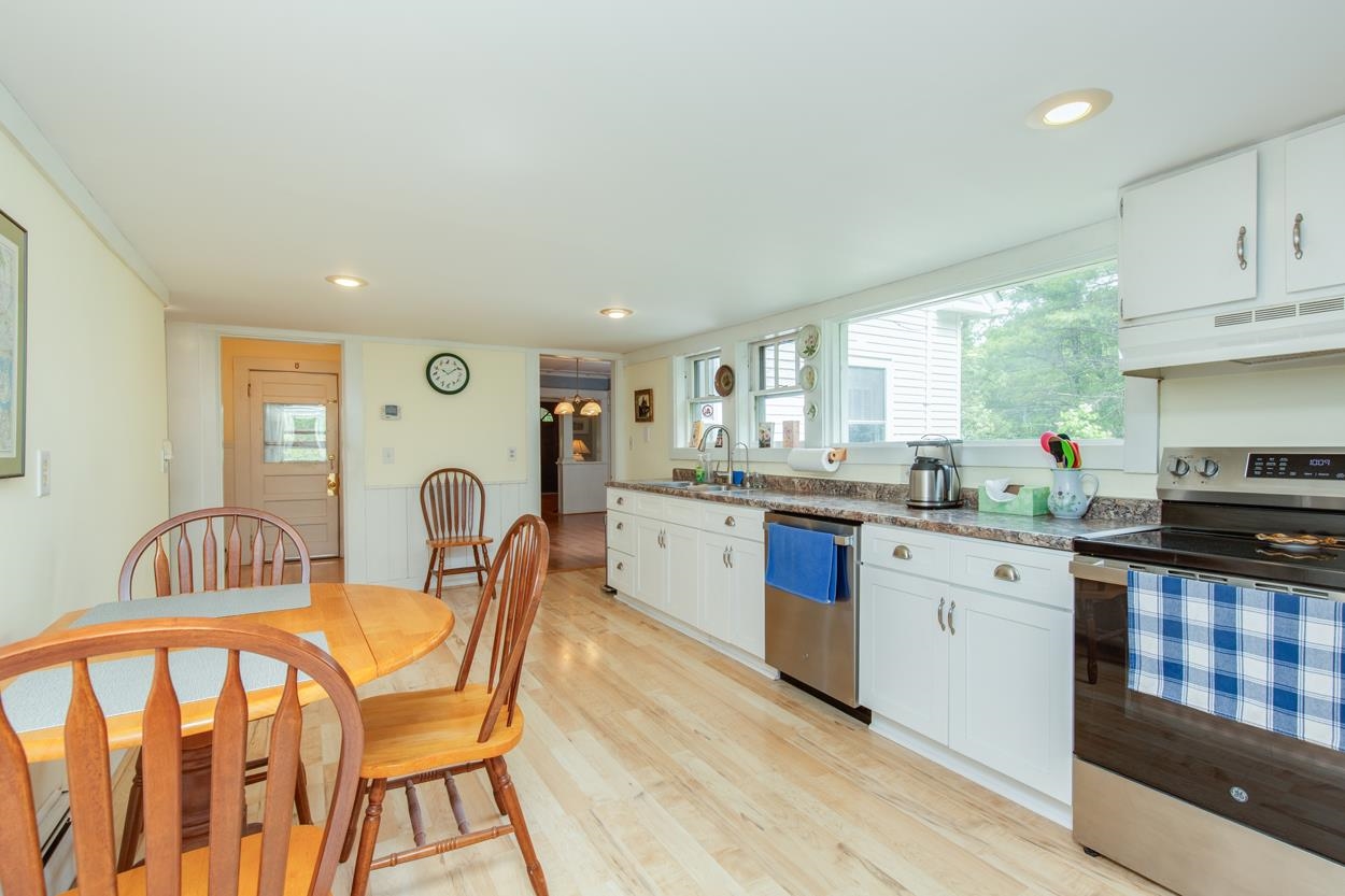 493 Clinton Street Concord, NH 03301 - Photo 10 of 58