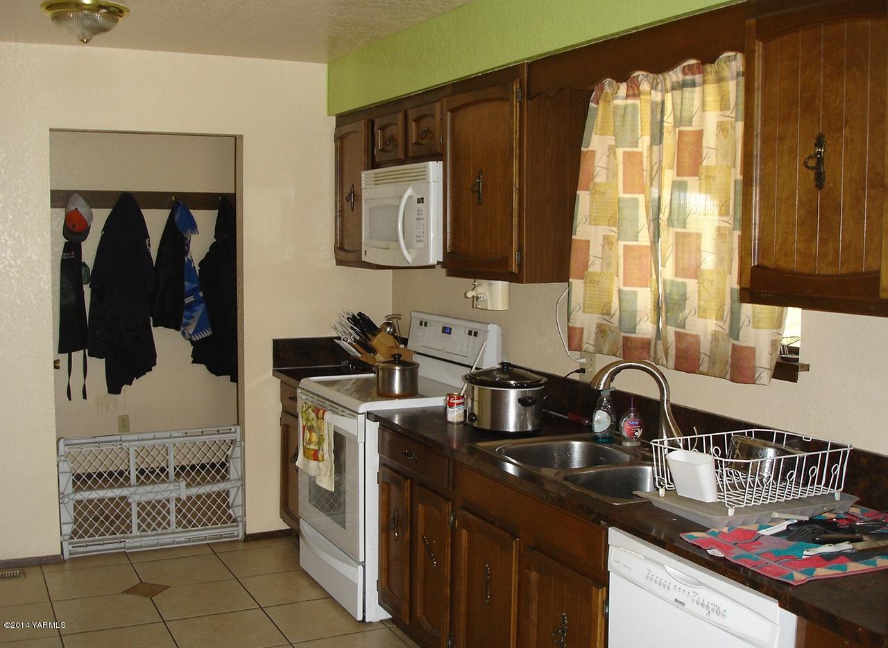 4650 Progressive Road Wapato, WA 98951 - Photo 4 of 12 a kitchen with a sink stove and cabinets