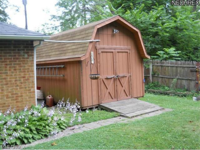 3037 Kiwatha Road Youngstown, OH 44511 - Photo 13 of 20
