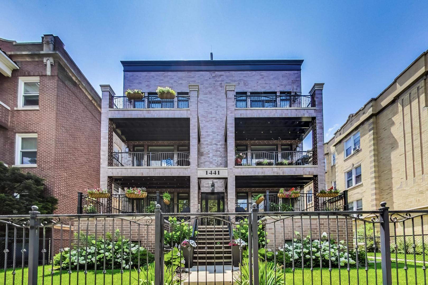 1441 West Carmen Ave Unit 1E  