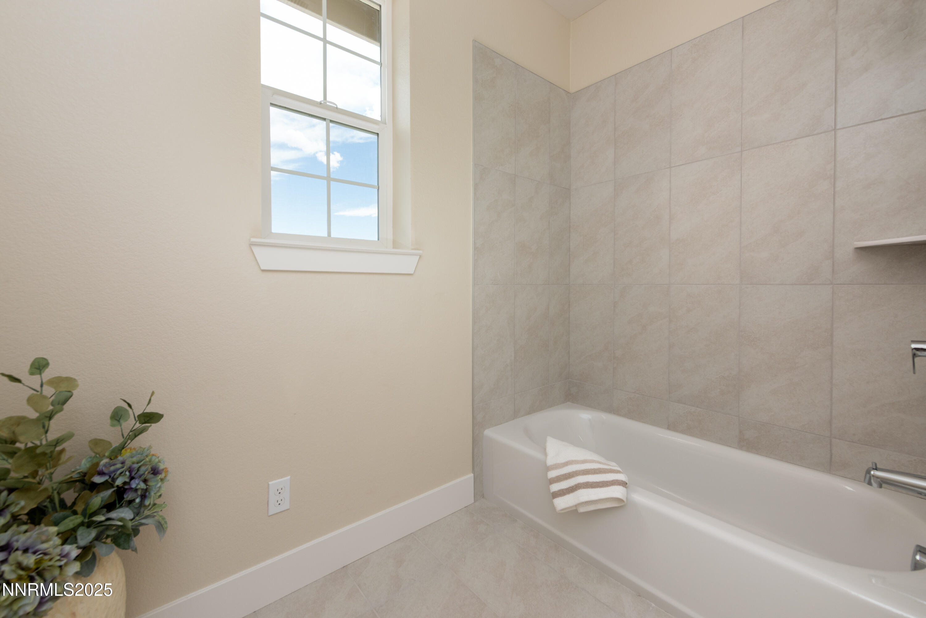 692 Sage Grouse Loop Gardnerville, NV 89460 - Photo 30 of 36 a bathroom with a bathtub and window