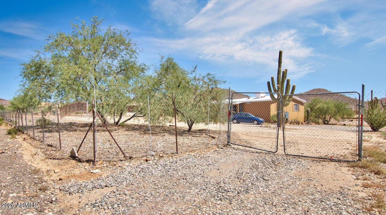 39805 North New River Road Phoenix, AZ 85086 - Photo 2 of 25 IMG_0869