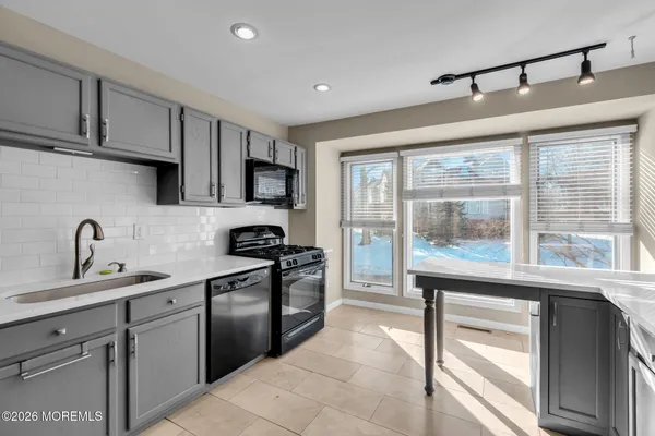 $4,000 | 148 Ambassador Drive, Unit 1054, Red Bank, NJ 07701