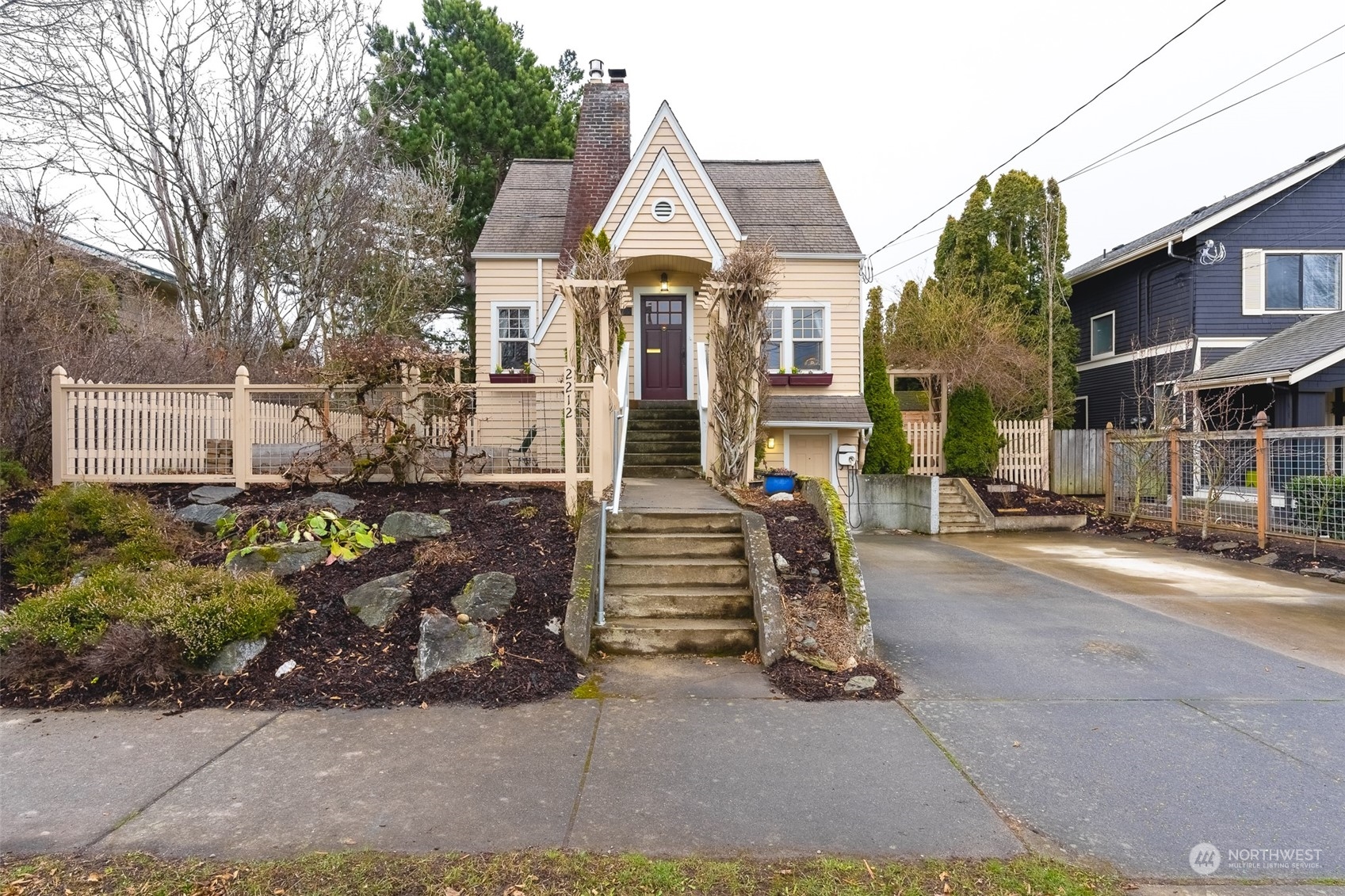 2212 Broadway Bellingham, WA 98225 - Photo 1 of 40 a front view of a house