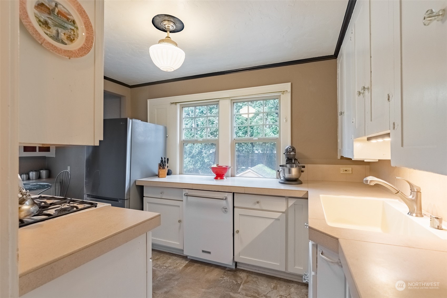 2212 Broadway Bellingham, WA 98225 - Photo 15 of 40