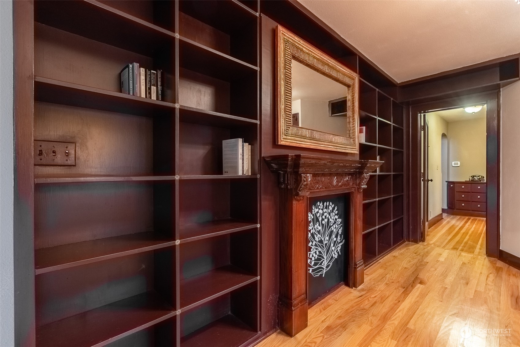 2212 Broadway Bellingham, WA 98225 - Photo 21 of 40 a hallway with closet