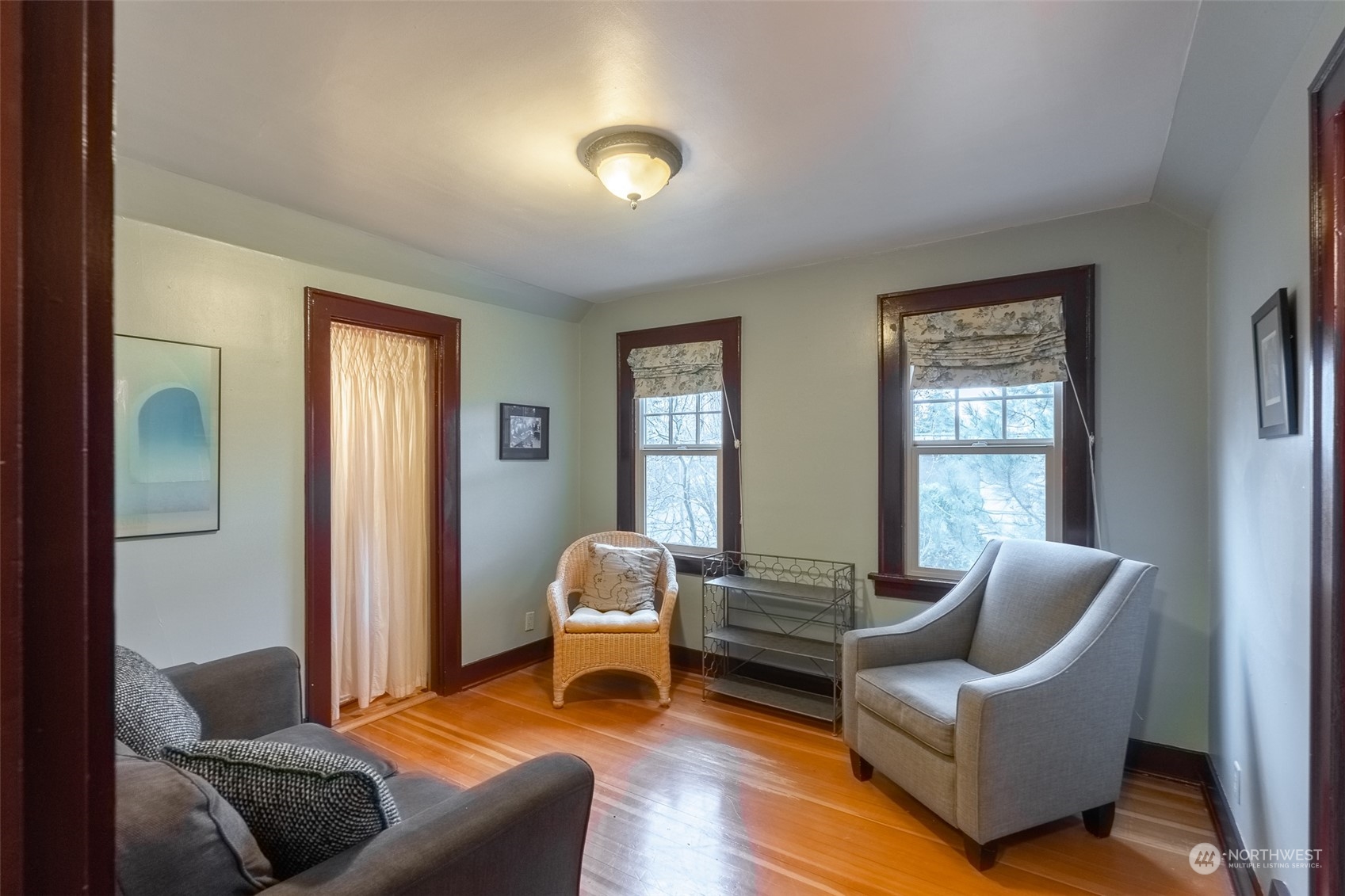 2212 Broadway Bellingham, WA 98225 - Photo 29 of 40 a living room with furniture and a window