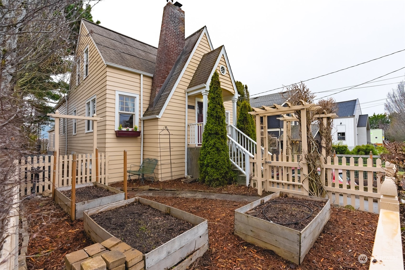 2212 Broadway Bellingham, WA 98225 - Photo 39 of 40 a view of a house with a yard