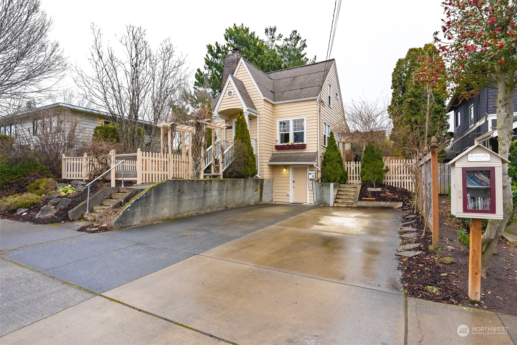 2212 Broadway Bellingham, WA 98225 - Photo 40 of 40 a view of a house with a yard
