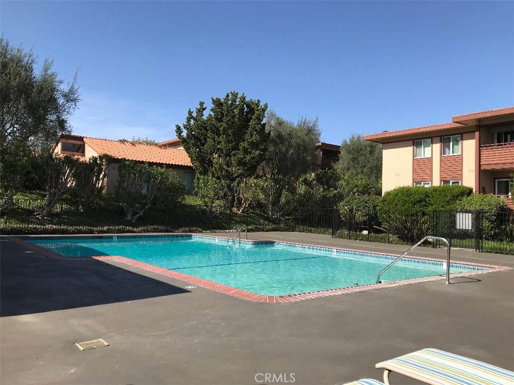 5945 Armaga Spring Road, Unit B Rancho Palos Verdes, CA 90275 - Photo 11 of 11 a view of a basketball court