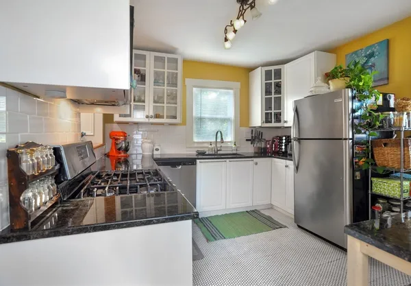 $20,000 | 14 Highland Avenue, Hull, MA 02045