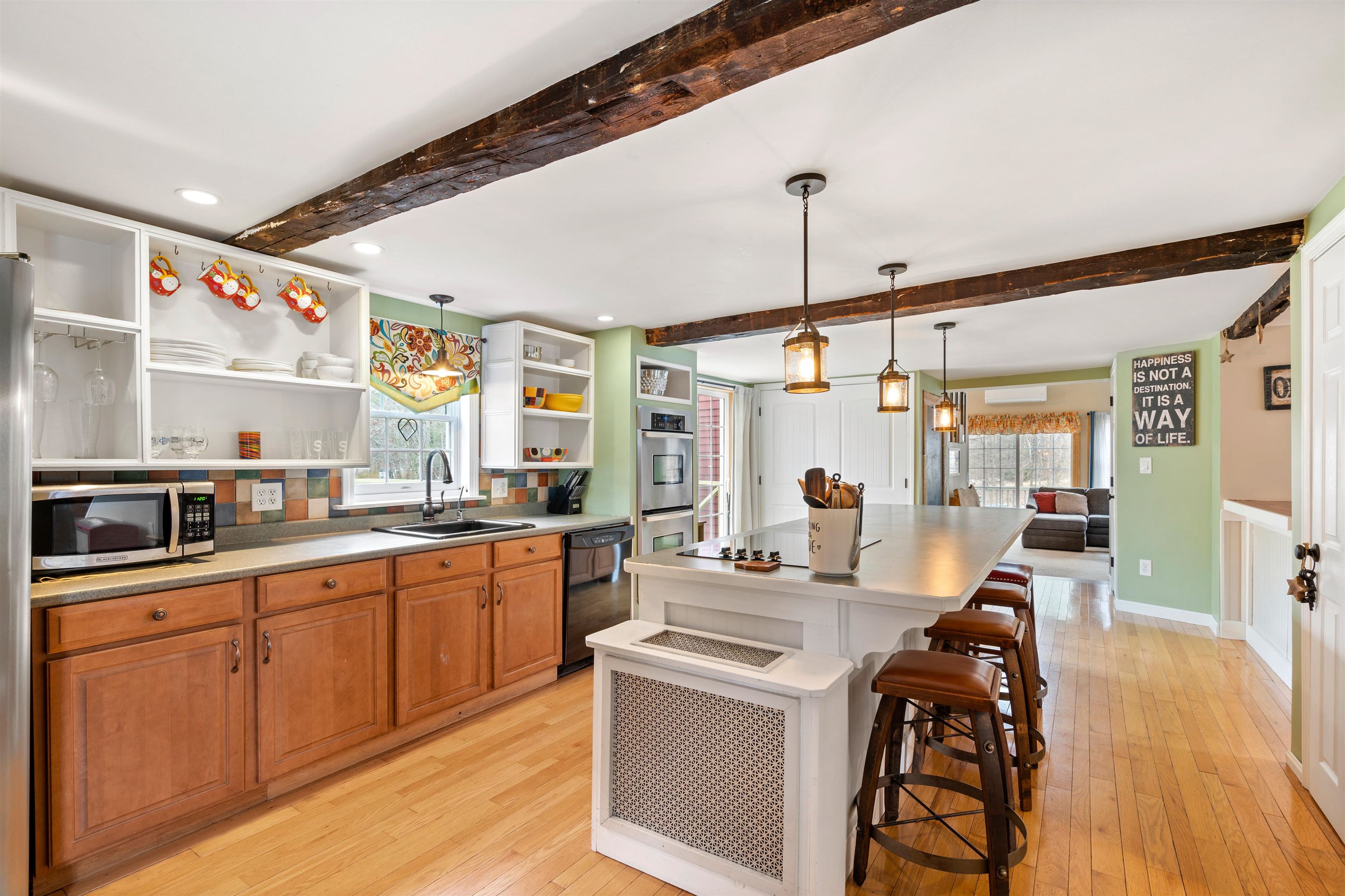 123 Dutton Road Pelham, NH 03076 - Photo 5 of 37 Gallery Image 5