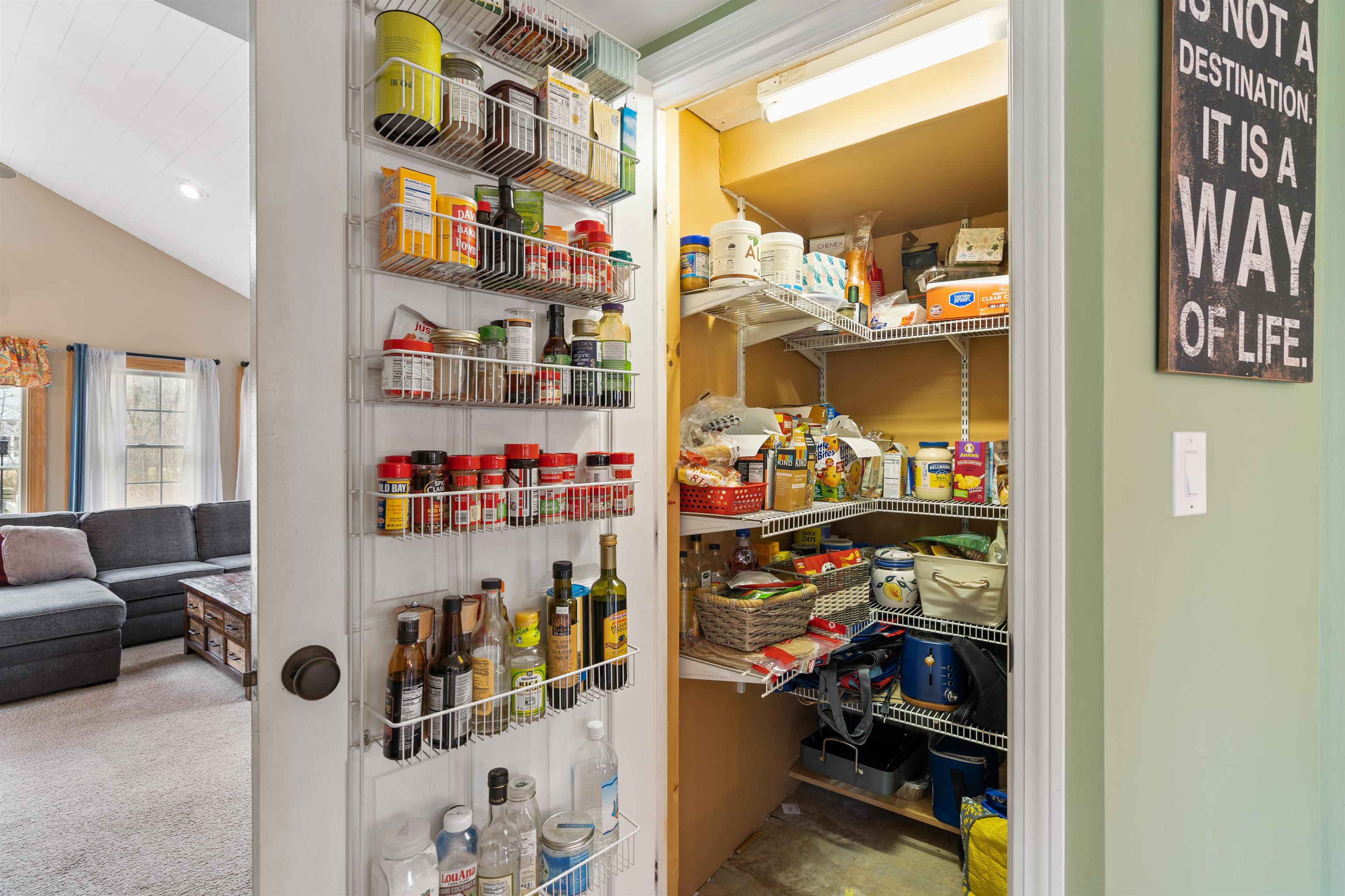 123 Dutton Road Pelham, NH 03076 - Photo 7 of 37 Gallery Image 7