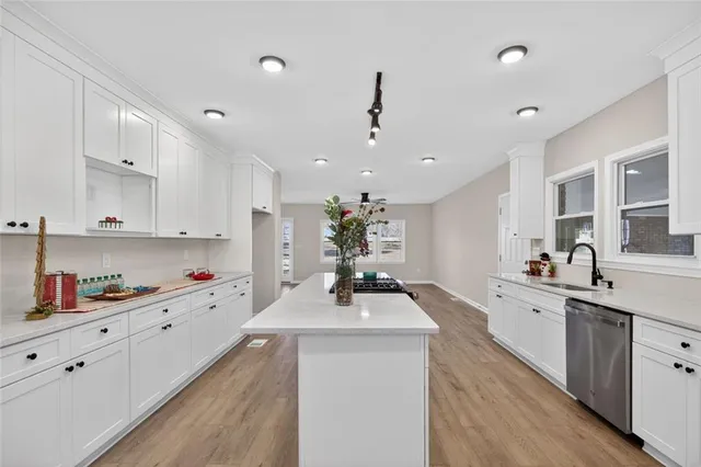 a view of a yard with a tree