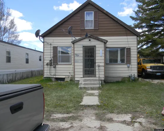 $165,000 | 307 Diamondville Avenue, Diamondville, WY 83116