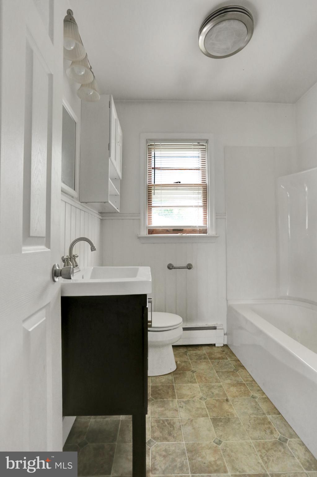 22327 Old Georgetown Road Smithsburg, MD 21783 - Photo 17 of 25 Bath