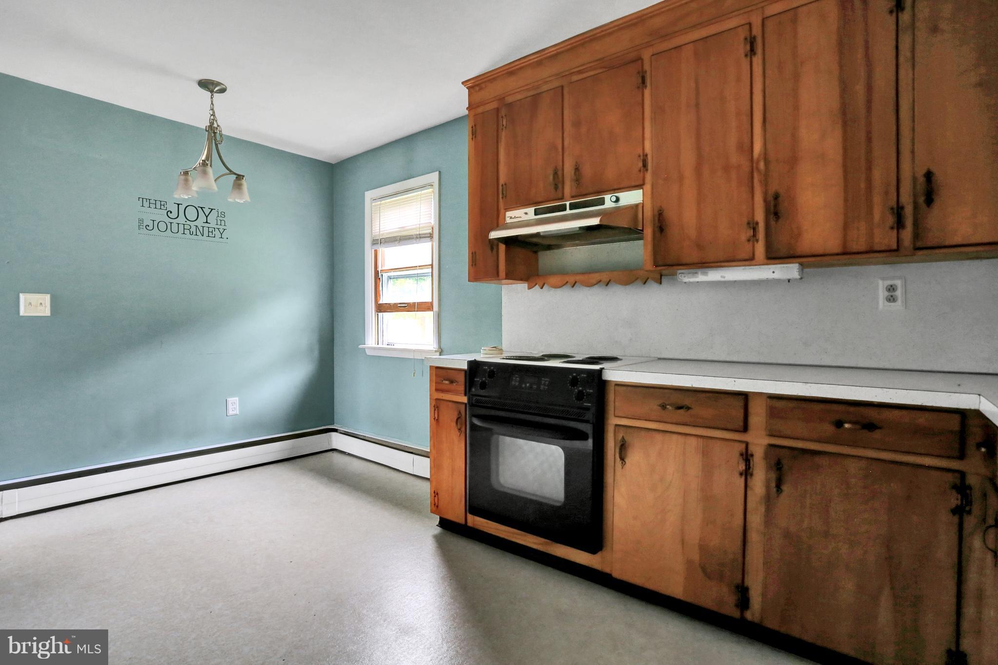 22327 Old Georgetown Road Smithsburg, MD 21783 - Photo 8 of 25 Kitchen/Dining