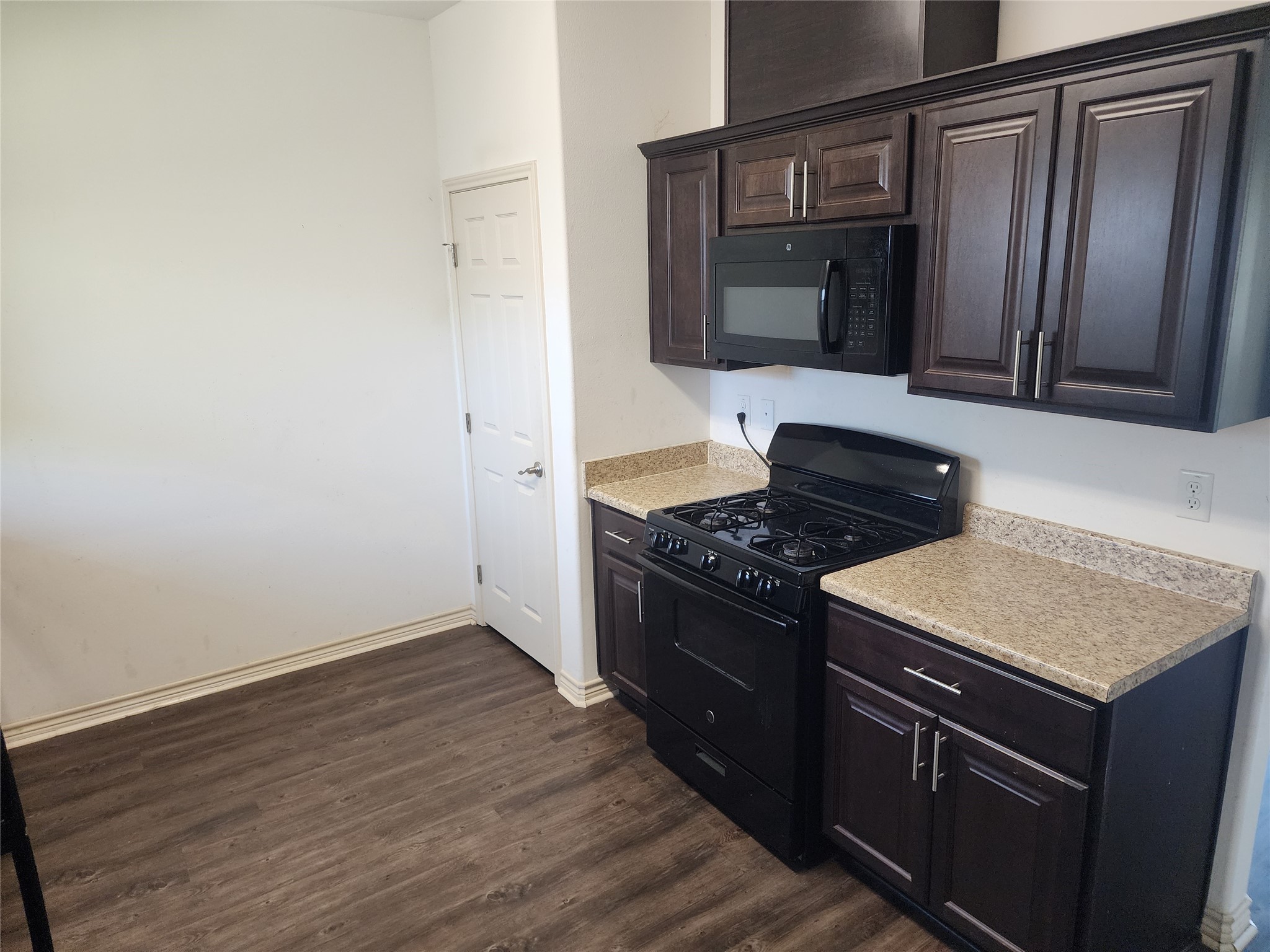 2510 24th Street Dickinson, TX 77539 - Photo 9 of 19