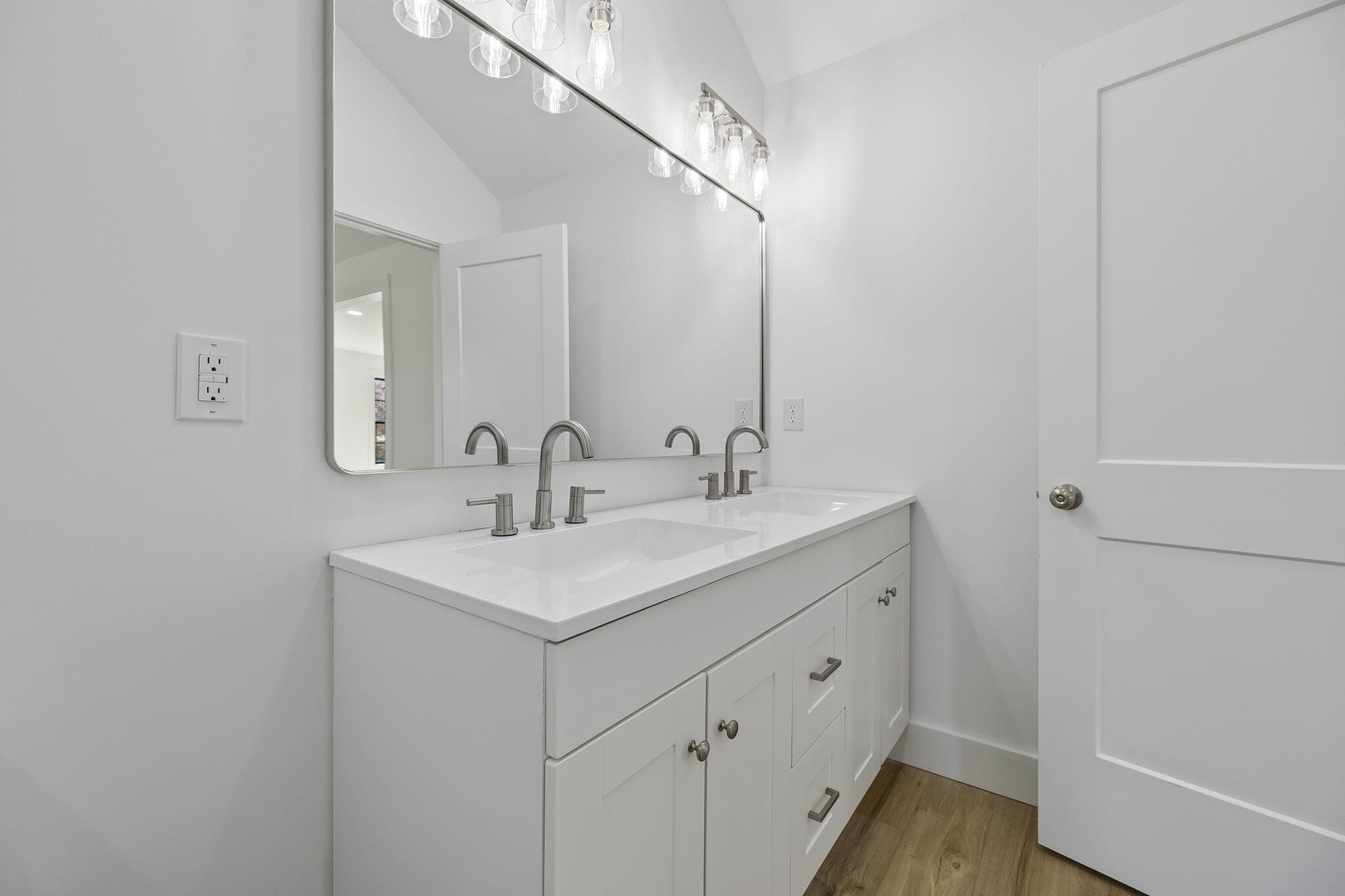 614 Shoemaker Street Athens, TN 37303 - Photo 23 of 46 Primary Bedroom 1 Bathroom