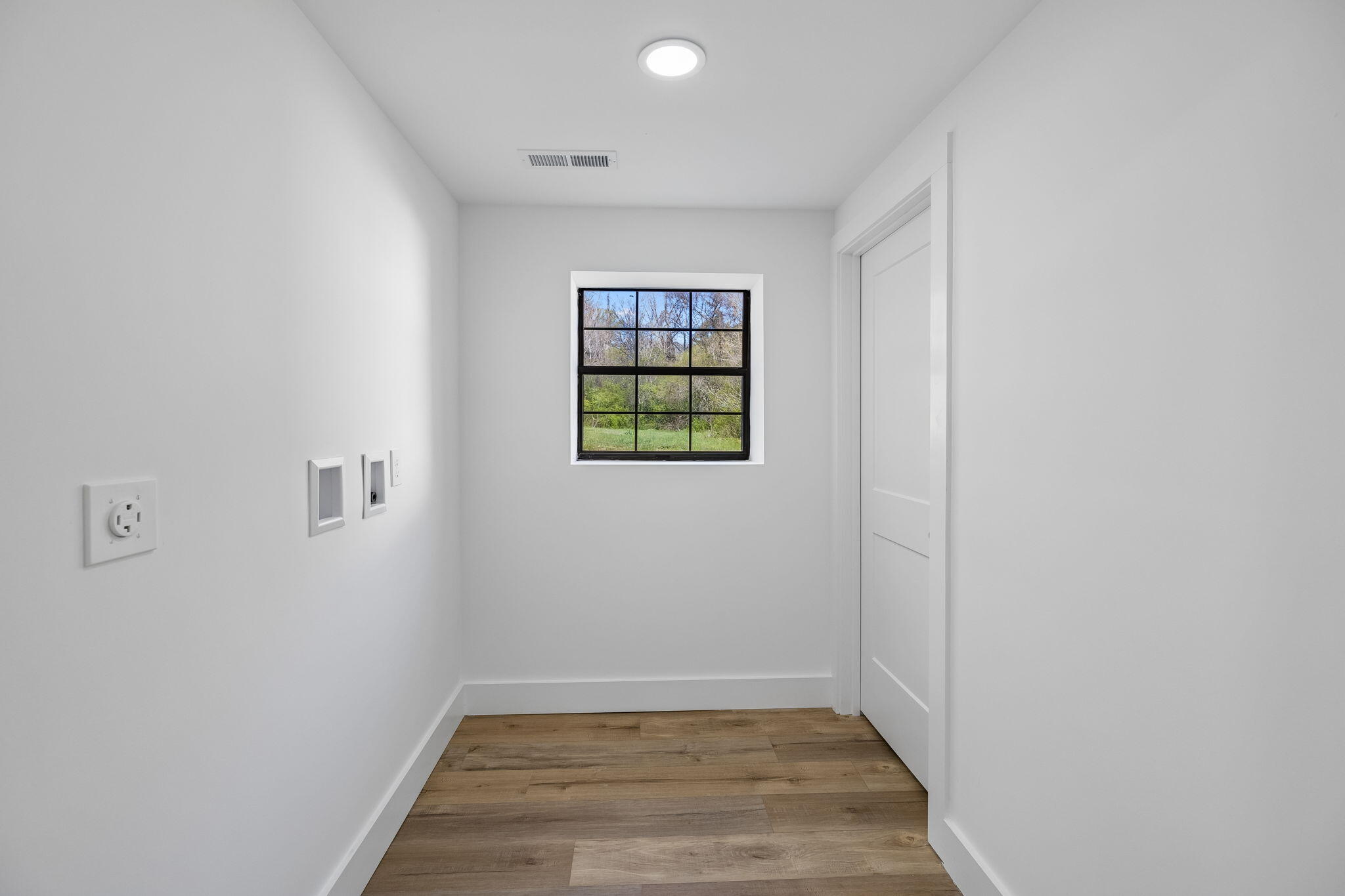 614 Shoemaker Street Athens, TN 37303 - Photo 36 of 46 Laundry Room