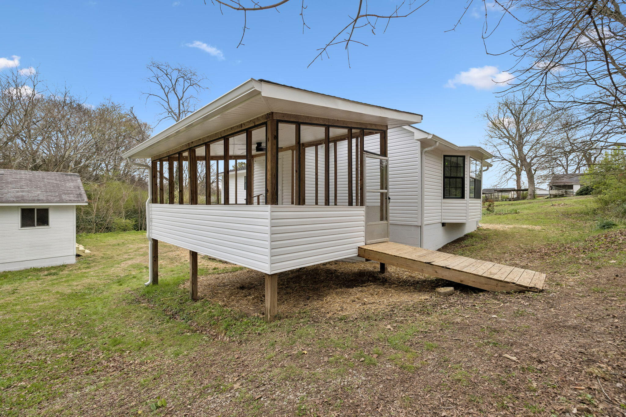 614 Shoemaker Street Athens, TN 37303 - Photo 37 of 46 Screened Deck